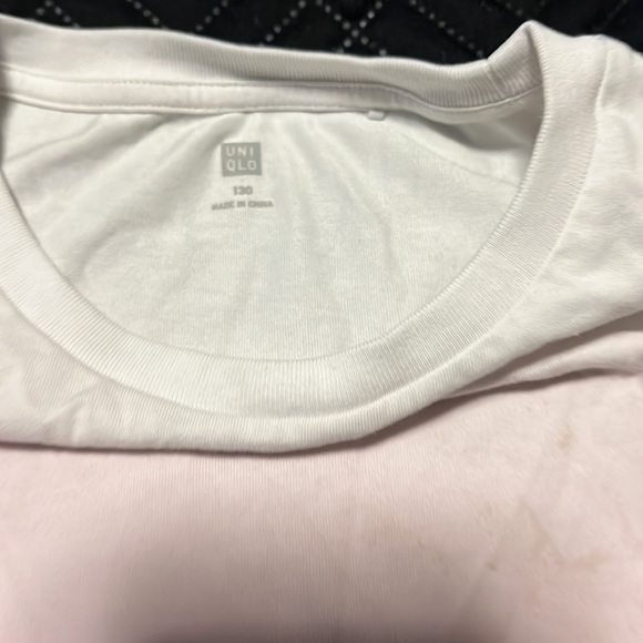 Uniqlo Girl’s short sleeve shirt and leggings size 130 - Picture 2 of 4